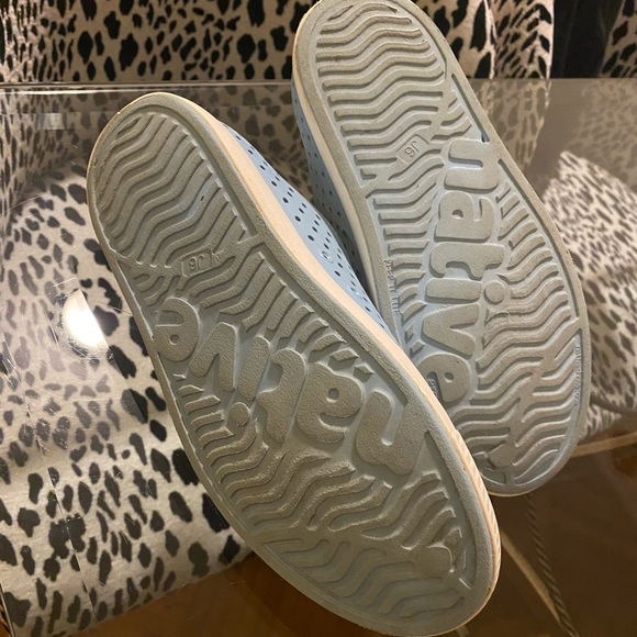 NATIVE SHOES JEFFERSON SKY BLUE SIZE J6 EUC - Picture 5 of 6